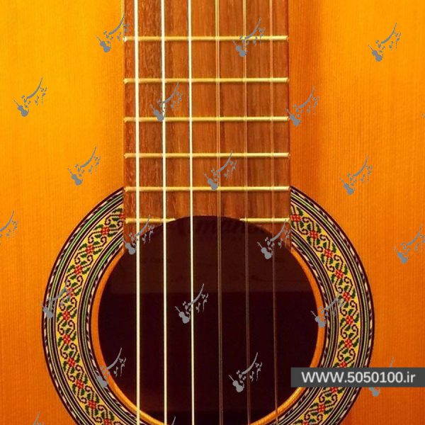 گیتار کلاسیک آلمانزا مدل 402 Cedro